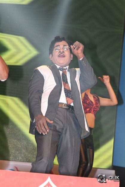 Aatadukundam-Raa-Movie-Audio-Function